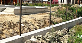 Фундамент под забор заказать в Сестрорецке - заливка фундамента для забора | от 1549 за п.м.