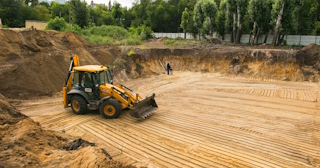 Разработка котлована Сестрорецк стоимость за от 568 руб. м3 - заказать работы по копке и рытью котлованов | траншей